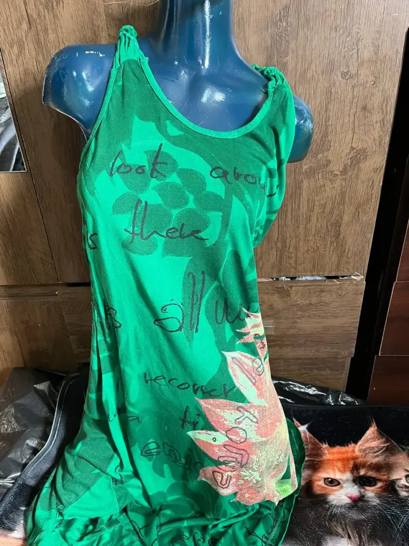 Vestido verde con estampado floral - 1