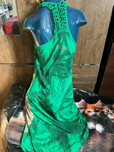 Vestido verde con estampado floral - miniatura 2
