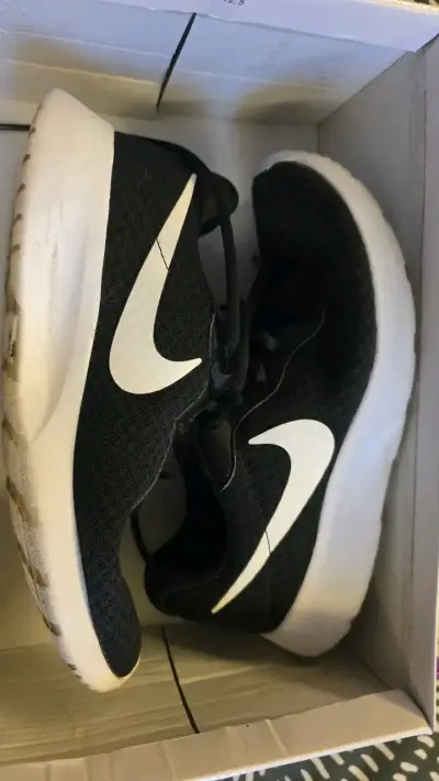Zapatillas deportivas negras Nike Revolution 5 - miniatura 1