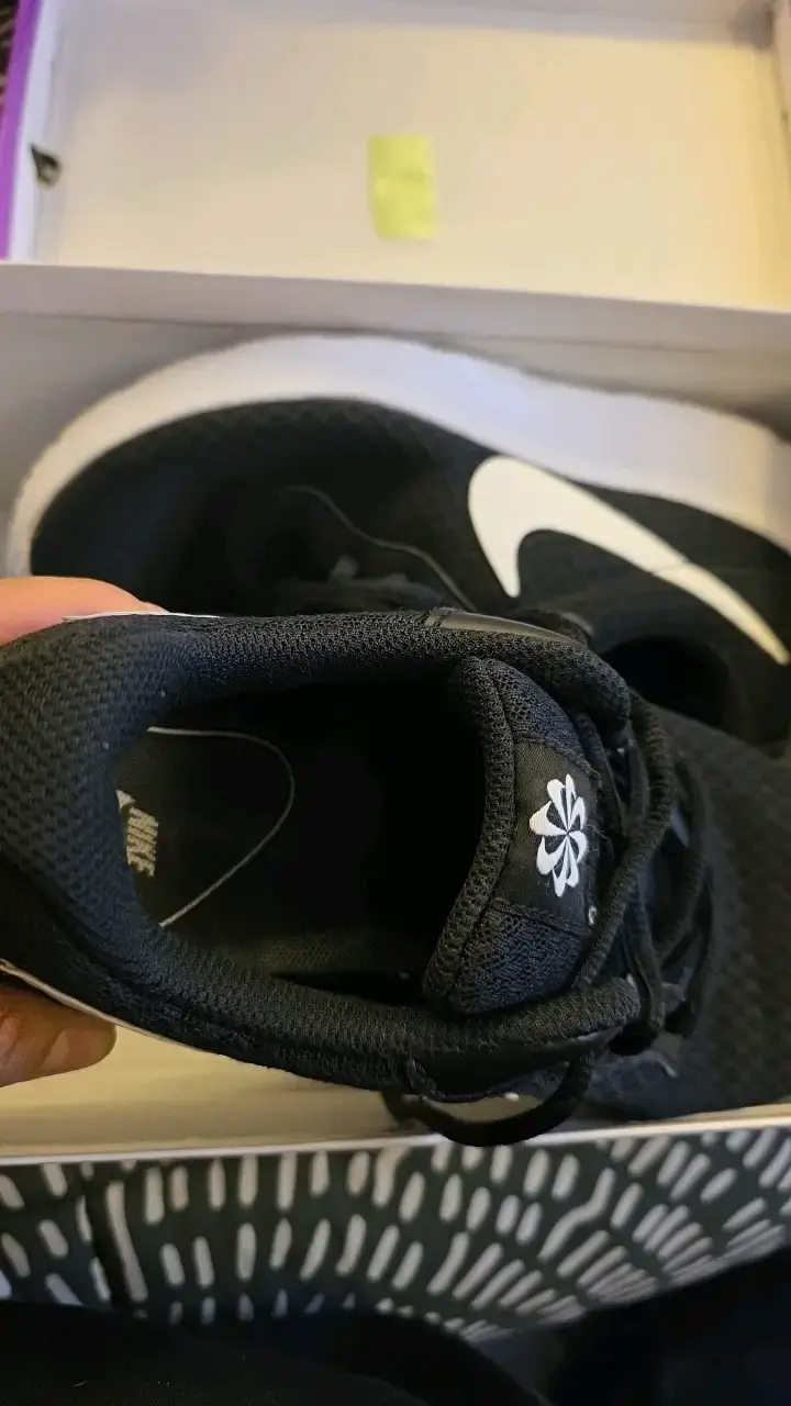 Zapatillas deportivas negras Nike Revolution 5 - 2