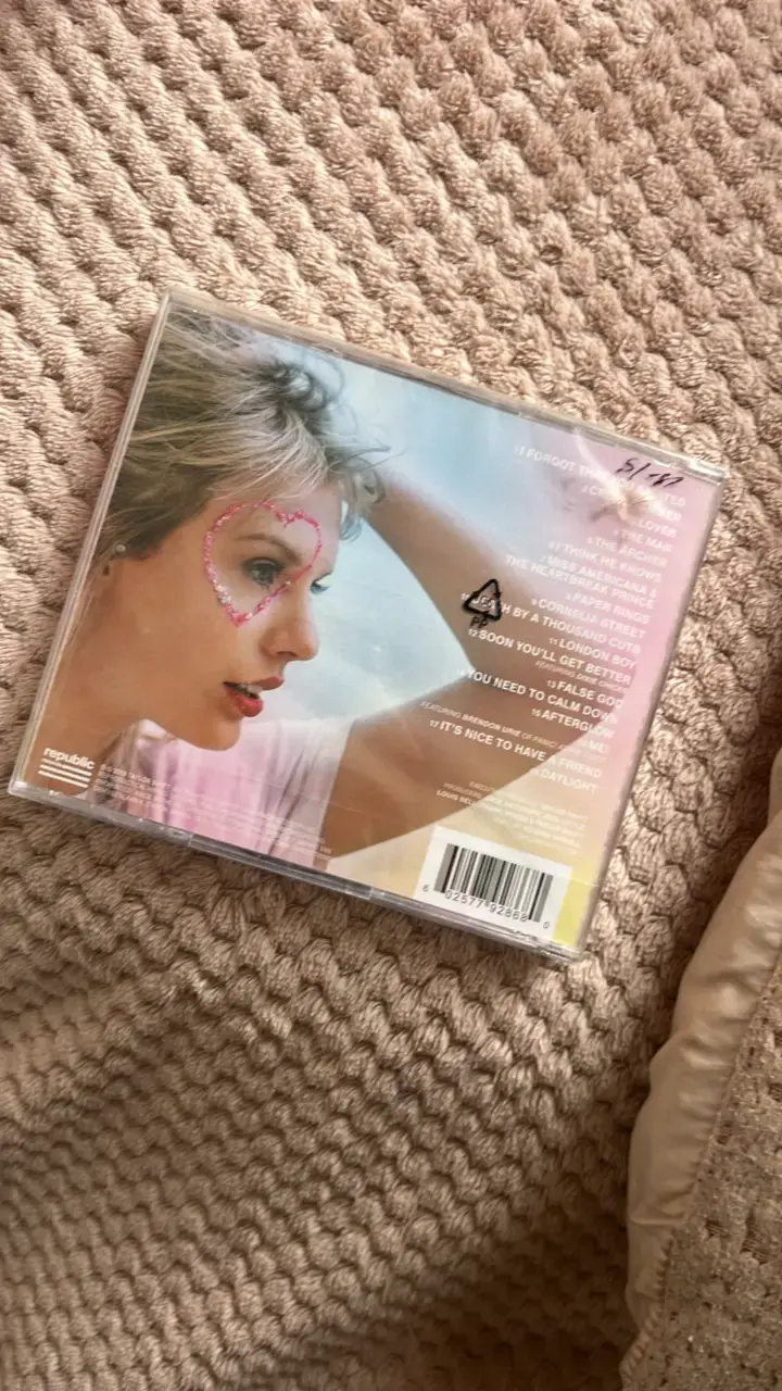 CD álbum Lover de Taylor Swift - 2