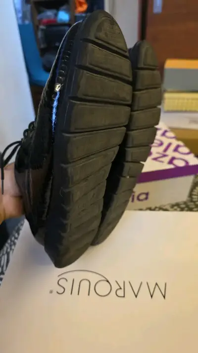 Zapatos de vestir negros con textura brillante - miniatura 3