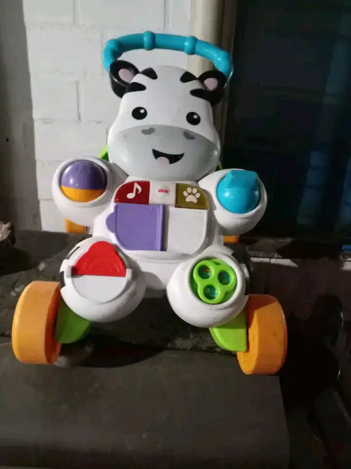 Caminadora infantil con diseño de cebra