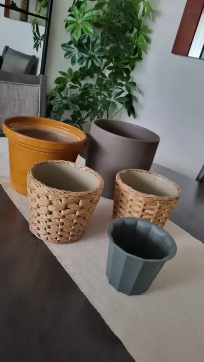 Set de 5 maceteros  de cerámica y mimbre - miniatura 1