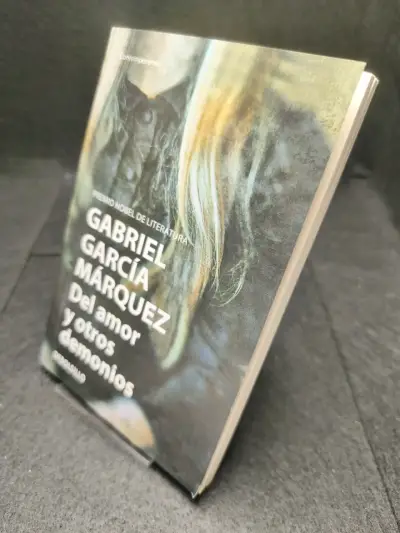 Libro 'Del amor y otros demonios' de Gabriel García Márquez - miniatura 3