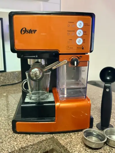 Cafetera Espresso Oster PrimaLatte Naranja - miniatura 2