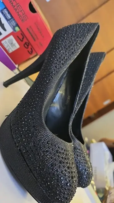 Zapatos de Tacón Alto con Brillos Negros - miniatura 1