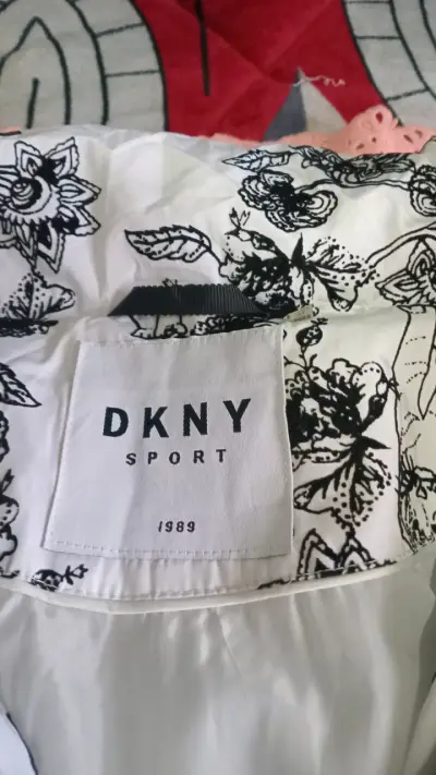 Chaqueta acolchada floral DKNY Sport - miniatura 2
