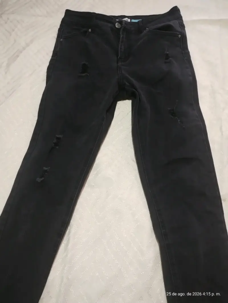 Jeans negros rasgados para hombre talla 40