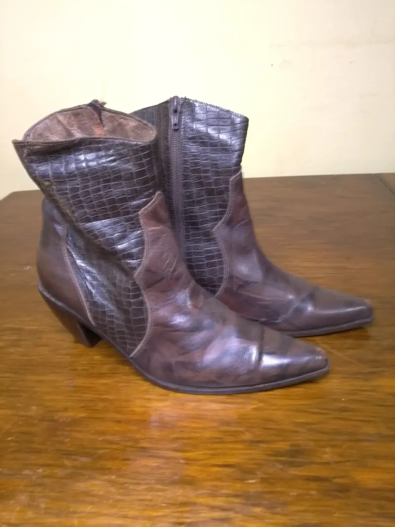 Botines de cuero marrón con tacón bajo - 1