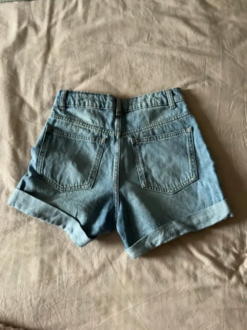 Shorts de mezclilla para mujer en buen estado - 2