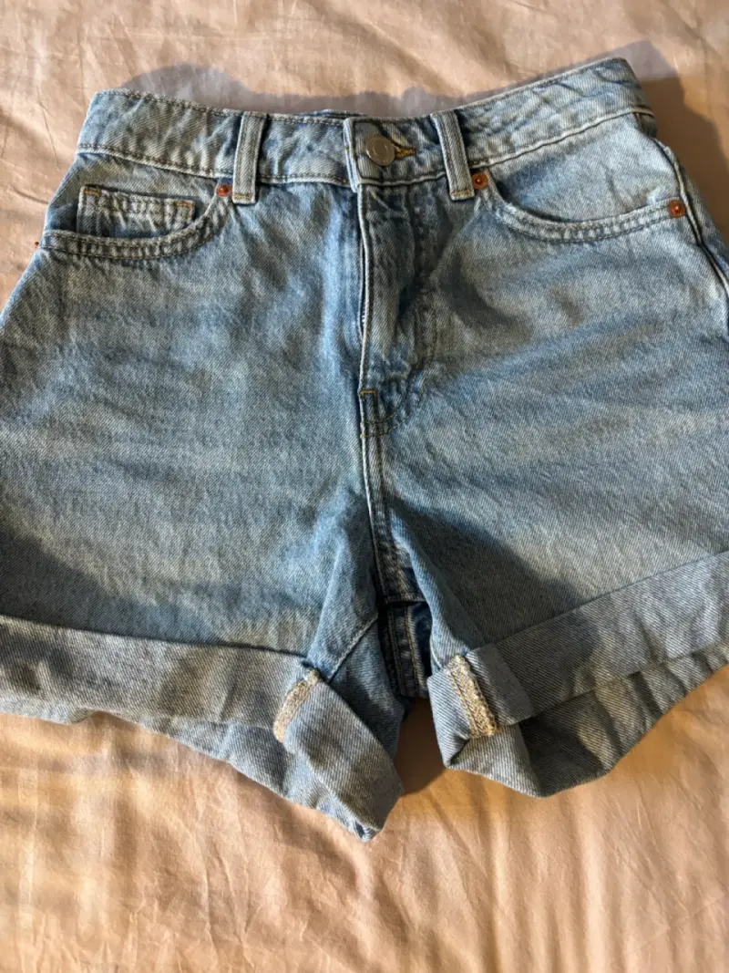 Shorts de mezclilla para mujer en buen estado - 3