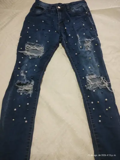 Jeans de mujer con perlas y roturas - miniatura 1