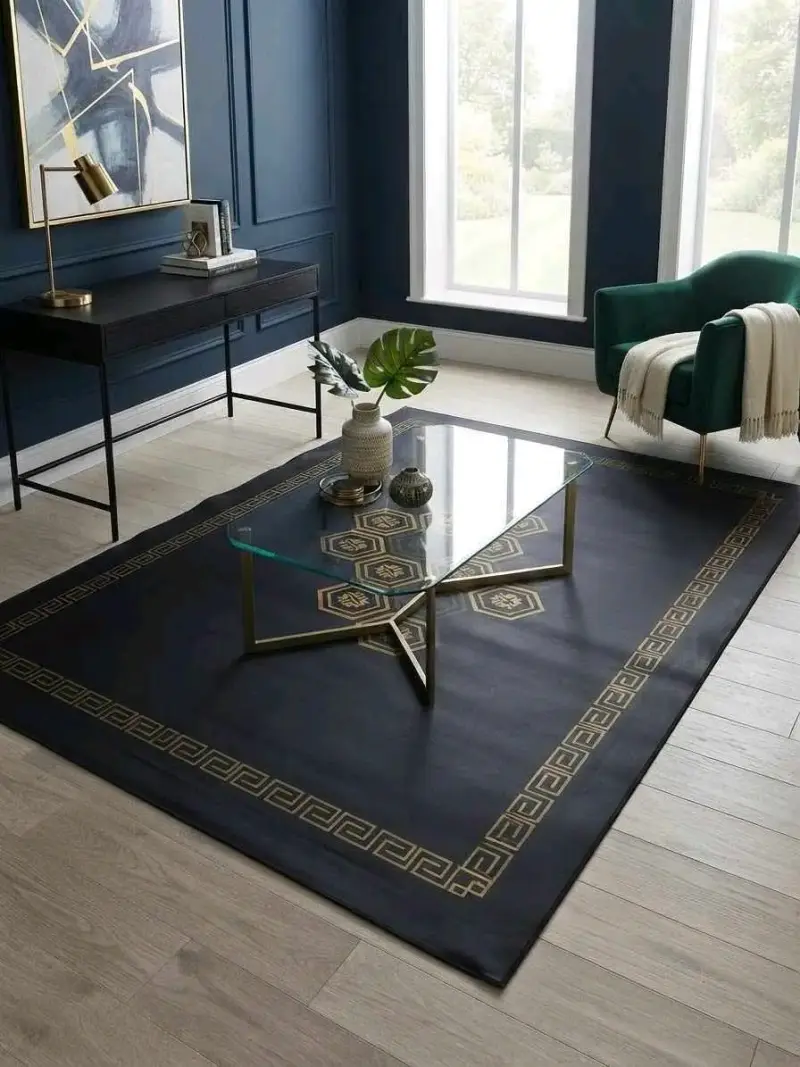Alfombra decorativa negra con diseño dorado - 1