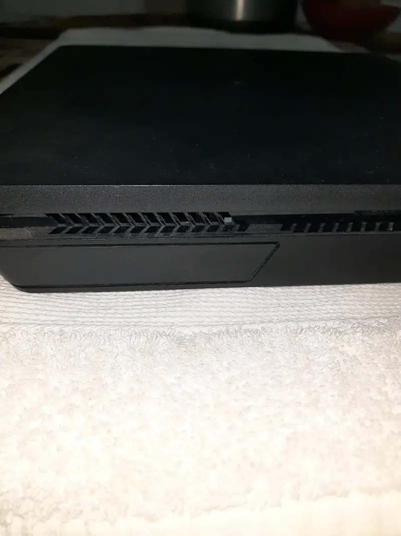 Consola Sony PlayStation 4 con control y cables - 2