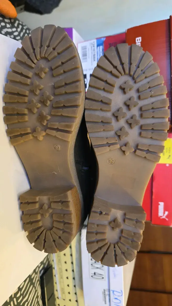 Botines negros de cuero con hebillas - 5