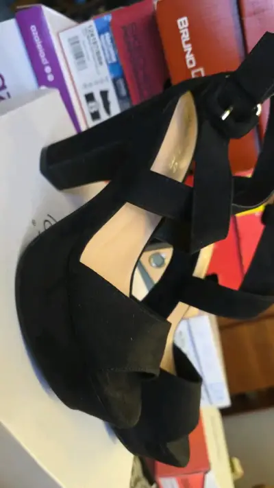 Sandalias de Tacón Alto Negras Elegantes - miniatura 1