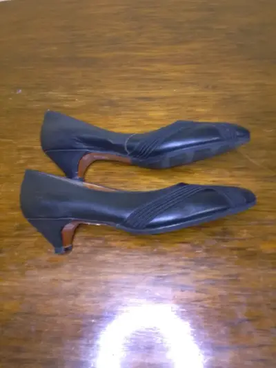 Zapatos de tacón bajo negros elegantes - miniatura 3