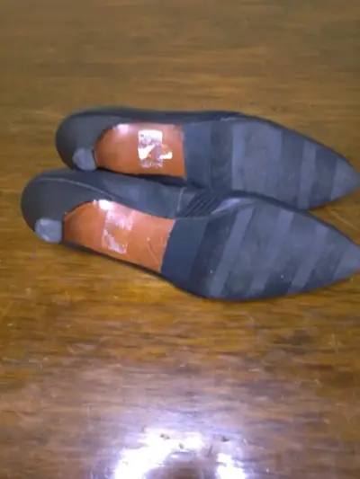Zapatos de tacón bajo negros elegantes - miniatura 4