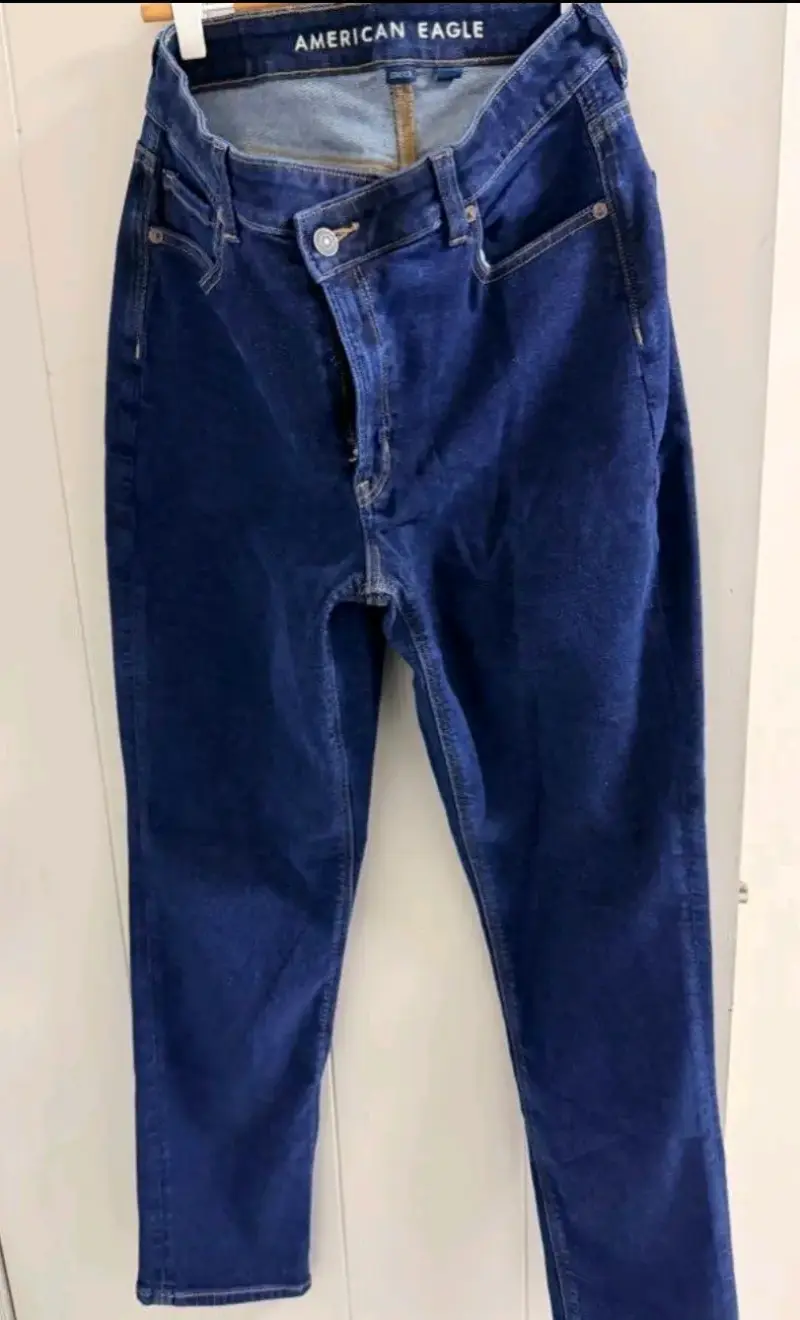 American Eagle Mom Jeans - 6