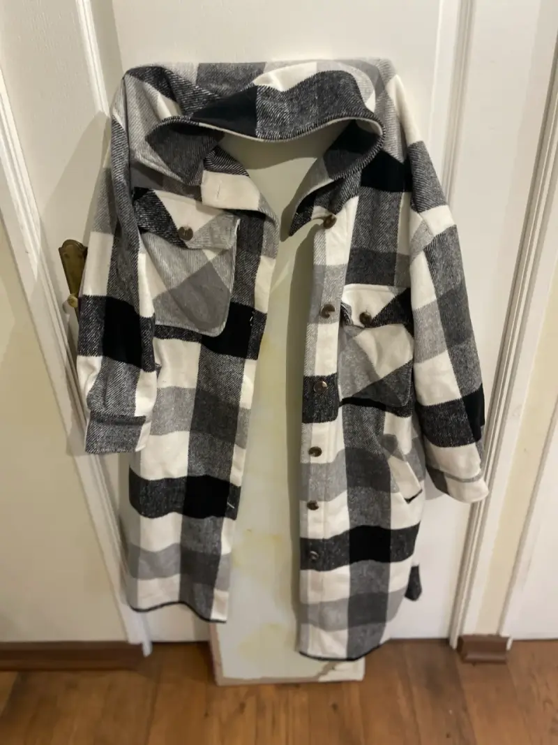 Abrigo de cuadros blanco y negro para mujer - 2