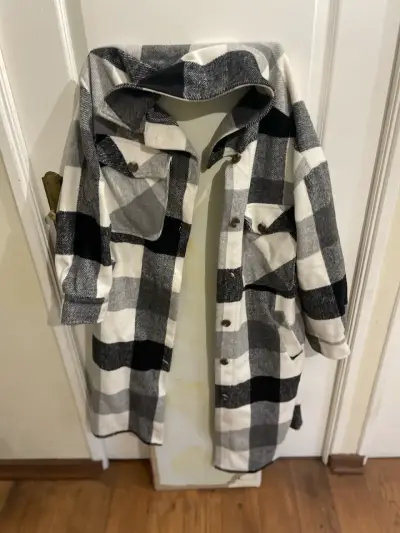 Abrigo de cuadros blanco y negro para mujer - miniatura 2
