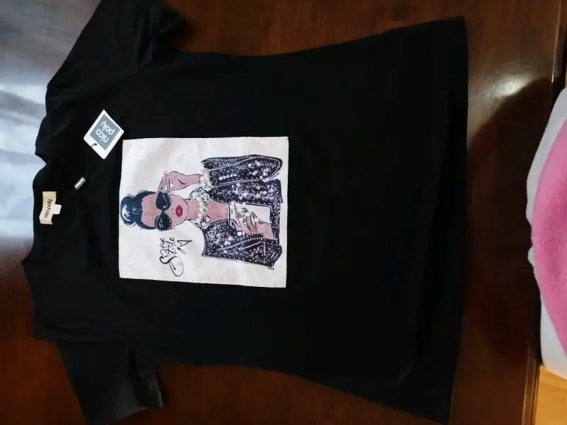 Polera negra con diseño gráfico Nicopoly - 2