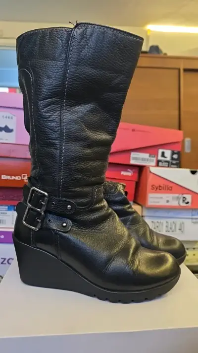 Botas negras de cuero con plataforma - miniatura 1