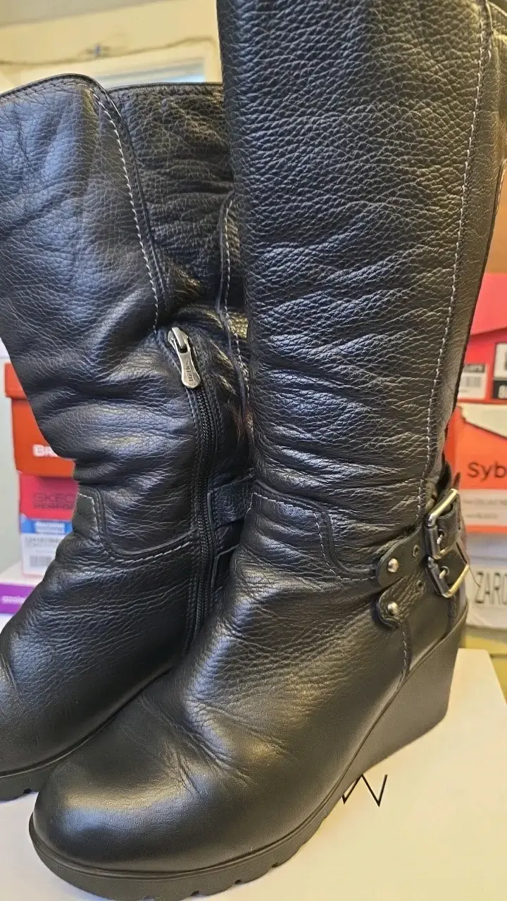Botas negras de cuero con plataforma - 2