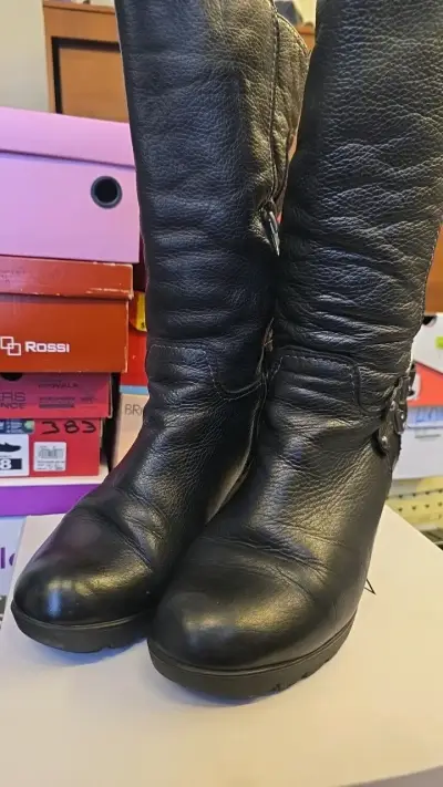 Botas negras de cuero con plataforma - miniatura 3