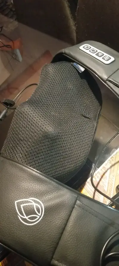 Masajeador de cuello y hombros con calor - miniatura 3