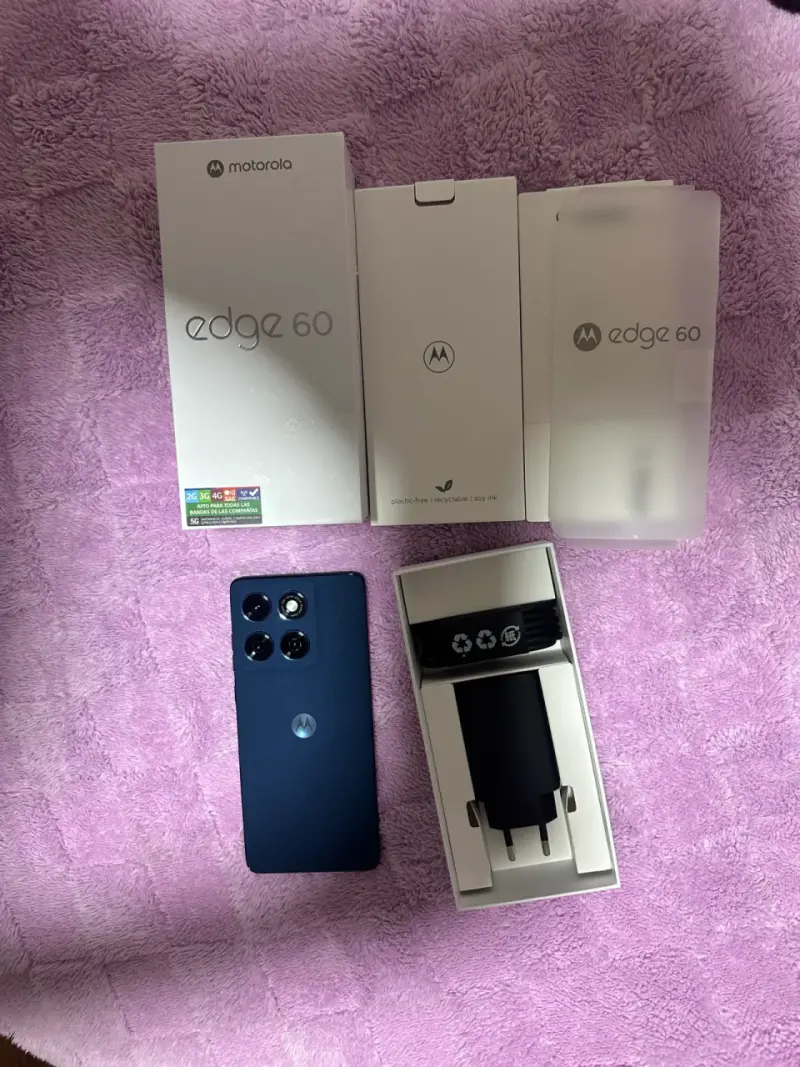 Smartphone Motorola Edge 60 Azul con Caja - 3