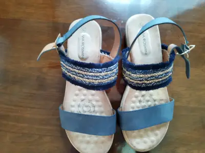 Sandalias Via Rosmini Azul con Detalles Decorativos - miniatura 1