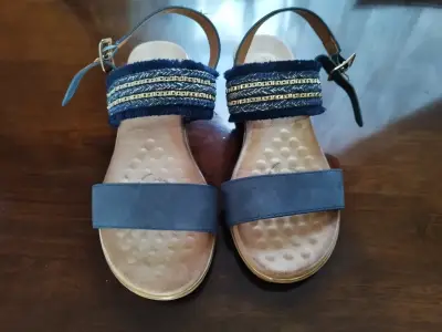 Sandalias Via Rosmini Azul con Detalles Decorativos - miniatura 2