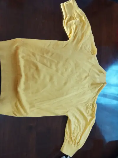 Polera amarilla de cuello alto Nicopoly - miniatura 2