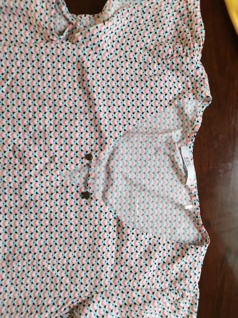 Blusa estampada de mujer con diseño floral - 2
