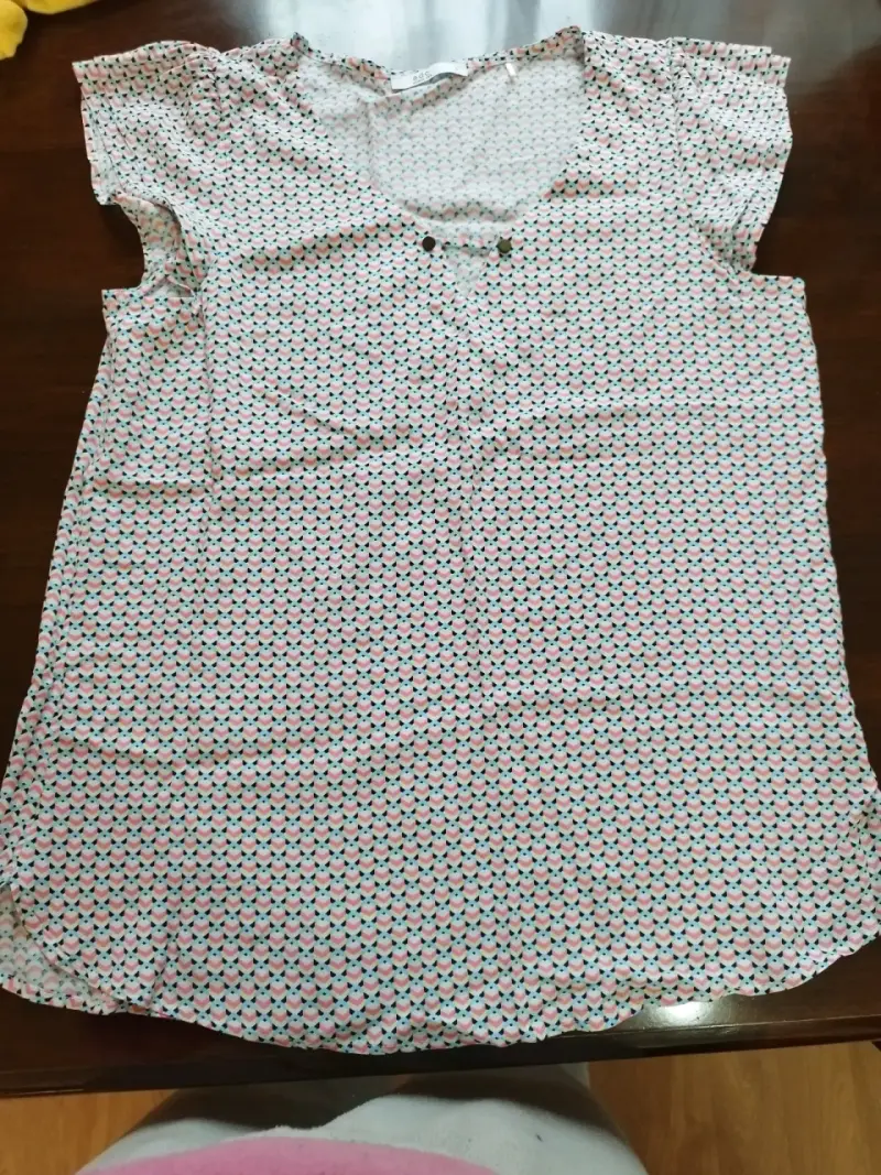 Blusa estampada de mujer con diseño floral - 3