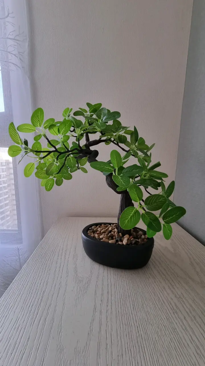 Bonsái artificial decorativo con maceta negra - 2