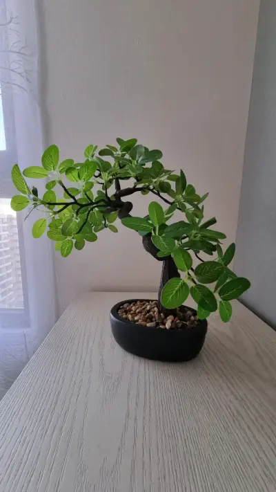 Bonsái artificial decorativo con maceta negra - miniatura 2