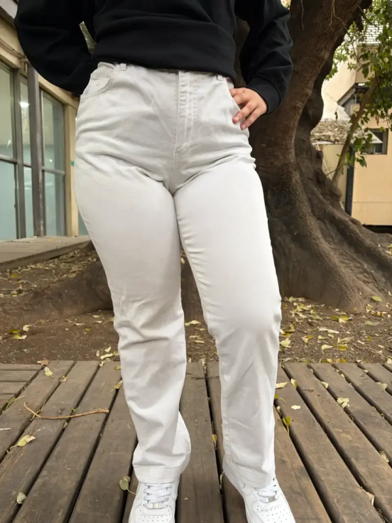 Pantalones blancos de mezclilla para mujer - 1