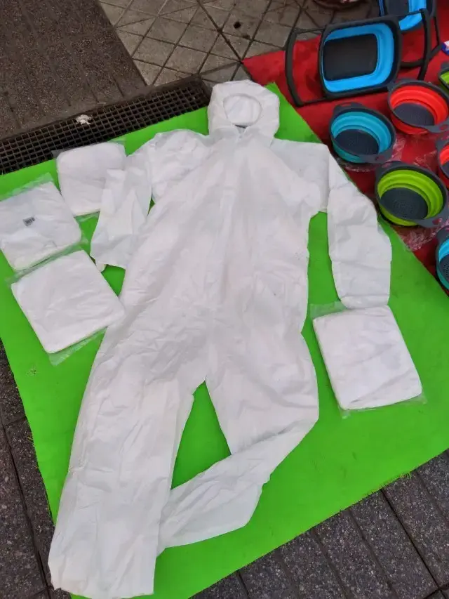 Traje protector desechable blanco con capucha - 1