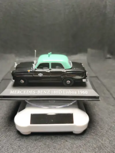 Modelo a escala Mercedes-Benz 180D Lisboa 1960 - miniatura 1