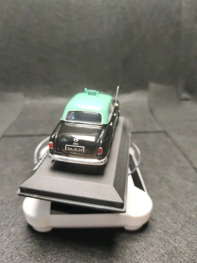 Modelo a escala Mercedes-Benz 180D Lisboa 1960 - 3