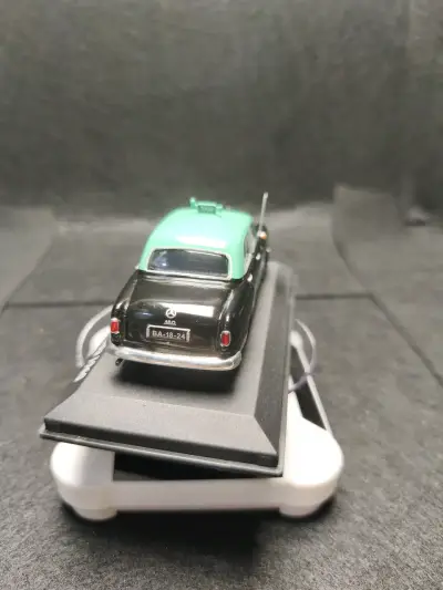 Modelo a escala Mercedes-Benz 180D Lisboa 1960 - miniatura 3