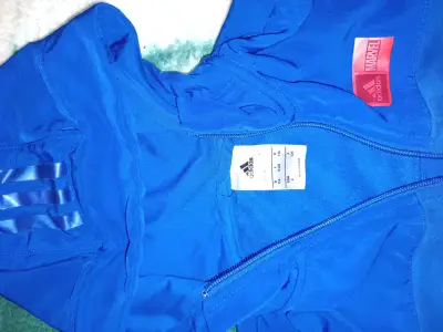 Polerón azul con capucha Adidas Marvel para niños - miniatura 3