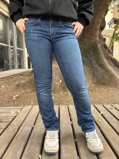 Jeans ajustados azul oscuro para mujer - miniatura 1