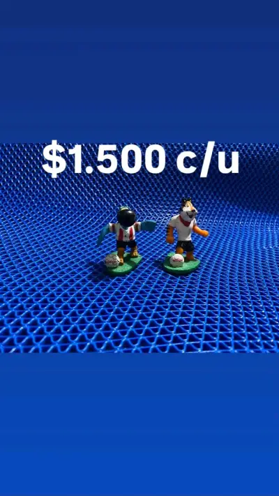 Lote de figuras coleccionables variadas - miniatura 2