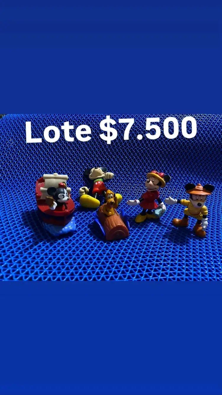 Lote de figuras coleccionables variadas - 3