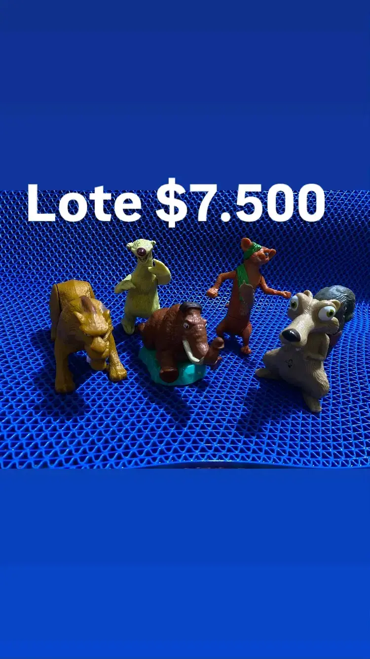 Lote de figuras coleccionables variadas - 6