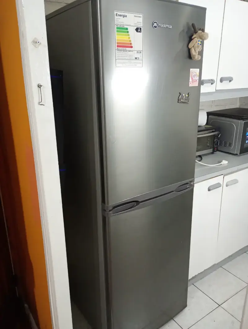 Refrigerador Mademsa de acero inoxidable - 1